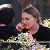 Exclusif - Lily-Rose Depp est allée déjeuner avec des amis à Los Feliz. Le 17 octobre 2016