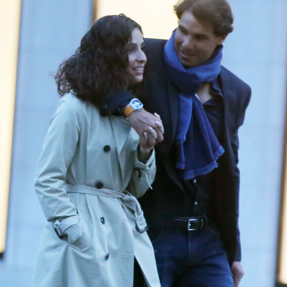 Exclusif - Rafael Nadal et sa compagne Xisca se promènent en amoureux à Paris après un dîner avec des amis au restaurant l'Avenue, le 20 mai 2016.