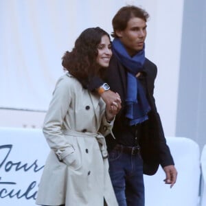 Exclusif - Rafael Nadal et sa compagne Xisca se promènent en amoureux à Paris après un dîner avec des amis au restaurant l'Avenue, le 20 mai 2016.