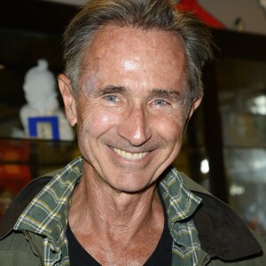 Exclusif - Thierry Lhermitte lors de la dédicace de Philippe Vandel de sa bande dessinée « Les Pourquoi en BD» à la librairie BD Net à Paris, le 26 septembre 2014.