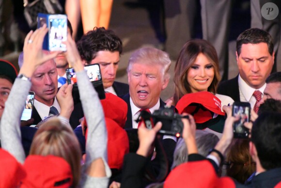 Donald Trump salue ses supporteurs à New York, le 8 novembre 2016.