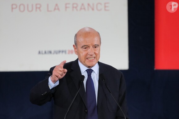 Alain Juppé, candidat à la primaire de la droite et du centre, en meeting au Palais des Congrès à Bordeaux, le 9 novembre 2016.