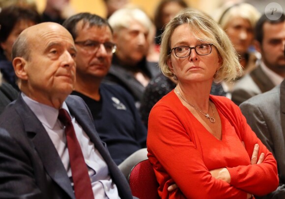 Alain Juppé, maire de Bordeaux et candidat à la primaire à droite, en compagnie de Claude Chirac et de son mari Frédéric Salat-Baroux, participe à une rencontre militante à Egleton en Corrèze le 5 Novembre 2016.