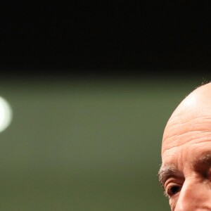Alain Juppé, maire de Bordeaux et candidat à la primaire à droite, en compagnie de Claude Chirac et de son mari Frédéric Salat-Baroux, participe à une rencontre militante à Egleton en Corrèze le 5 Novembre 2016.