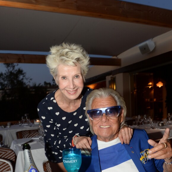 Semi-Exclusif - Danièle Gilbert et Michou à la soirée annuelle tropézienne organisée par Marcel Campion au restaurant "La Bouillabaisse Plage". Ce dernier y a convié tous ses amis en vacances à Saint-Tropez, notamment Félix Gray et Régine qui y ont donné un concert. Saint-Tropez le 5 août 2016. © Rachid Bellak/Bestimage