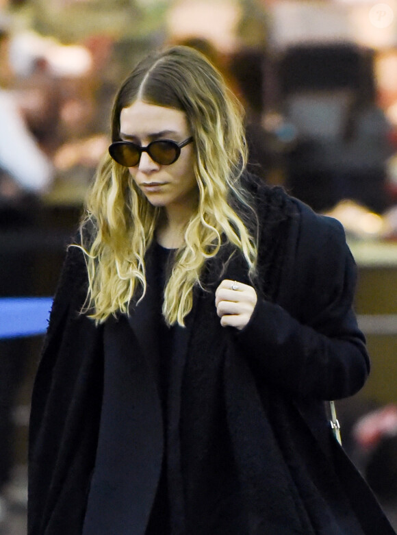 Ashley Olsen arrive à l'aéroport de New York en provenance de Los Angeles, le 7 avril 2015.