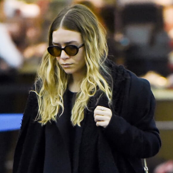 Ashley Olsen arrive à l'aéroport de New York en provenance de Los Angeles, le 7 avril 2015.