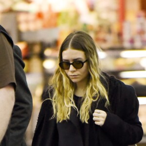 Ashley Olsen arrive à l'aéroport de New York en provenance de Los Angeles, le 7 avril 2015.