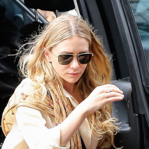 Ashley Olsen sort d'une voiture à New York, le 8 septembre 2014.