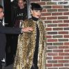 Katy Perry porte une cape léopard à la sortie de l'émission 'Stephen Colbert Show' à New York, le 7 novembre 2016