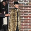Katy Perry porte une cape léopard à la sortie de l'émission 'Stephen Colbert Show' à New York, le 7 novembre 2016