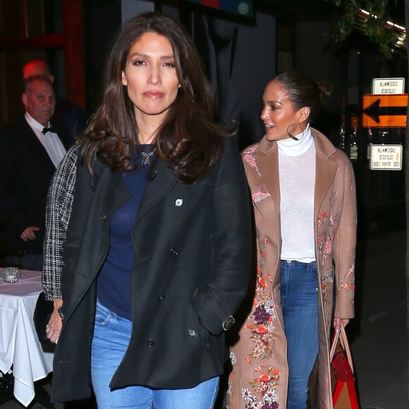 Exclusif - Jennifer Lopez et sa soeur Lynda sont allées dîner au restaurant "Nello" à New York City, New York, Etats-Unis, le 5 novembre 2016. 