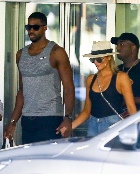 Kim Kardashian fait du shopping avec sa fille North West à Bal Harbour. Ensuite, Kim et North sont allées déjeuner avec Khloe Kardashian et son nouveau compagnon Tristan Thompson. Le 18 septembre 2016