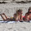 Exclusif - Les mannequins Eva et Mia Fahler profitent d'un après-midi ensoleillé sur la plage de Miami, le 9 novembre 2016.