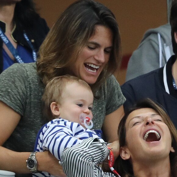 Amélie Mauresmo et son fils Aaron Mauresmo lors de France - Islande (Euro 2016) au Stade de France à Saint-Denis, le 3 juillet 2016. © Cyril Moreau/Bestimage