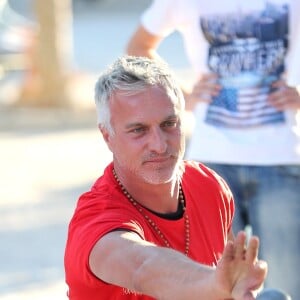 David Ginola joue à la pétanque place des Lices à Saint-Tropez, le 12 août 2016. © Moreau-Jacovides/Bestimage