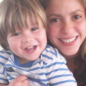 Shakira pose avec son fils Sasha sur Instagram le 15 novembre 2016.
