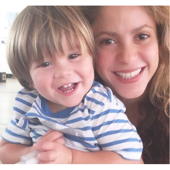 Shakira pose avec son fils Sasha sur Instagram le 15 novembre 2016.