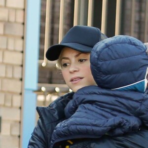 Shakira emmène son fils Sasha à la crèche, à Barcelone, le 20 janvier 2016.