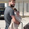Gerard Piqué et son fils Sasha - Shakira acompagnée de son mari Gerard Piqué et de leurs enfants Milan et Sasha arrivent à l'aéroport de Barcelone en provenance de Ibiza le 28 mai 2016.