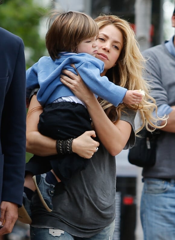Shakira passe prendre son fils Sasha à l'école à Barcelone le 10 mai 2016.