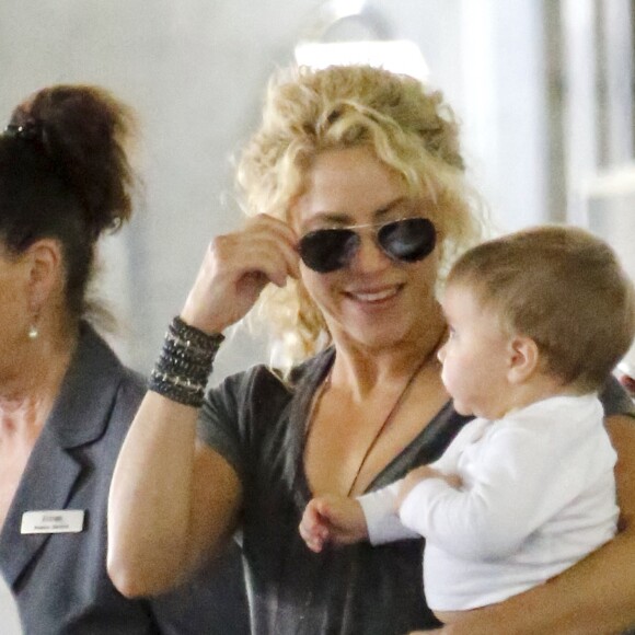 Exclusif - Shakira et son fils Sasha à l'aéroport de New York le 21 septembre 2015.