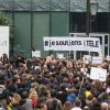 Rassemblement devant les locaux de iTélé à Boulogne Billancourt au neuvième jour de grève de la société des journalistes le 25 octobre 2016. 25/10/2016 - Boulogne Billancourt