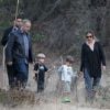 Brooke Mueller (ex-femme de Charlie Sheen) se promène dans la foret en compagnie de ses deux garcons Max et Bob Sheen. Los Angeles, le 15 novembre 2013.