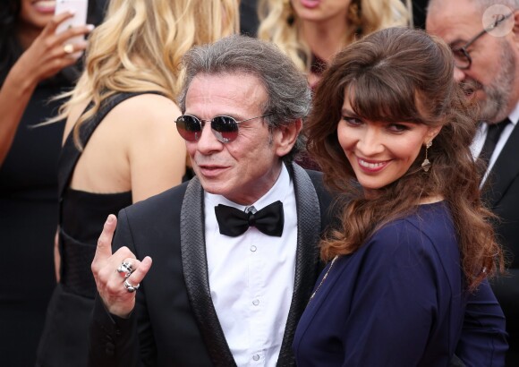 Philippe Manoeuvre et sa femme Candice de la Richardière (bijoux Van Cleef & Arpels) - Montée des marches du film "Mad Max : Fury Road" lors du 68 ème Festival International du Film de Cannes, à Cannes le 14 mai 2015.