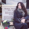 Elsa Wolinski rend hommage à son père George, un an après sa mort dans les attentats de Charlie Hebdo - janvier 2016