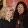 Maryse Wolinski et sa fille Elsa Wolinski lors de la générale de la pièce "Je ne veux pas mourir idiot" de Georges Wolinski au théâtre Déjazet à Paris, le 4 septembre 2015