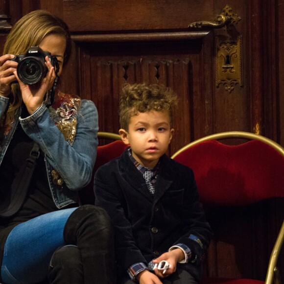 Michel Polnareff était heureux d'offrir, le 17 novembre 2016 à Bruxelles, une réplique de son costume de scène de l'Olympia 1972 pour le Manneken-Pis, en présence de sa compagne Danyellah et leur fils Louka. Après une cérémonie à l'Hôtel de Ville, l'Amiral a pris un bain de foule pour le dévoilement du Manneken-Pis rhabillé !