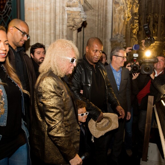 Michel Polnareff était heureux d'offrir, le 17 novembre 2016 à Bruxelles, une réplique de son costume de scène de l'Olympia 1972 pour le Manneken-Pis, en présence de sa compagne Danyellah et leur fils Louka. Après une cérémonie à l'Hôtel de Ville, l'Amiral a pris un bain de foule pour le dévoilement du Manneken-Pis rhabillé !