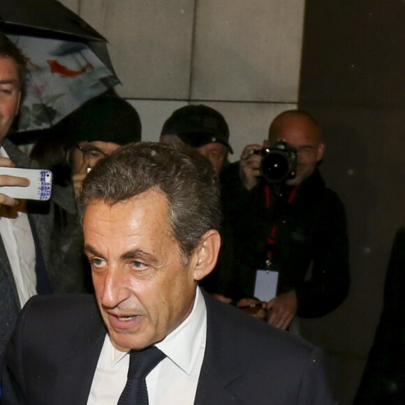 Nicolas Sarkozy, arrivé en troisième position au premier tour de la primaire de la droite et du centre, quitte son QG de campagne après avoir prononcé son discours de concession, avec sa femme Carla Bruni-Sarkozy à Paris, France, le 20 novembre 2016. © Agence/Bestimage