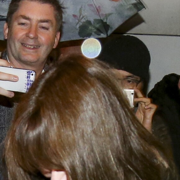 Carla Bruni-Sarkozy - Nicolas Sarkozy, arrivé en troisième position au premier tour de la primaire de la droite et du centre, quitte son QG de campagne après avoir prononcé son discours de concession, avec sa femme Carla Bruni-Sarkozy à Paris, France, le 20 novembre 2016. © Agence/Bestimage