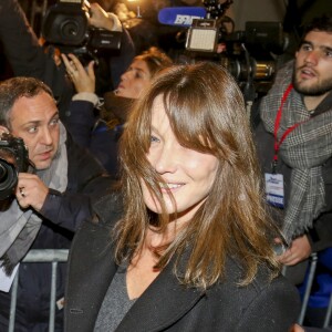 Carla Bruni-Sarkozy - Nicolas Sarkozy, arrivé en troisième position au premier tour de la primaire de la droite et du centre, quitte son QG de campagne après avoir prononcé son discours de concession, avec sa femme Carla Bruni-Sarkozy à Paris, France, le 20 novembre 2016. © Agence/Bestimage