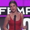 Selena Gomez sur la scène des American Music Awards le 20 novembre 2016 à Los Angeles