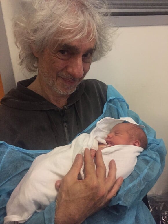 Louis Bertignac et son petit Jack, né le 19 novembre 2016.