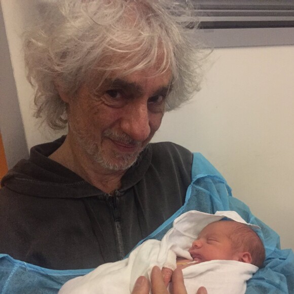 Louis Bertignac et son petit Jack, né le 19 novembre 2016.