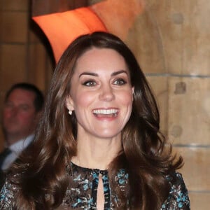 Kate Middleton, duchesse de Cambridge, lors d'une tea party au Museum d'histoire naturelle de Londres le 22 novembre 2016 pour dire au revoir à Dippy, le diplodocus emblématique de l'établissement, en compagnie d'enfants d'une école travaillant avec Place2Be dont elle est la marraine.