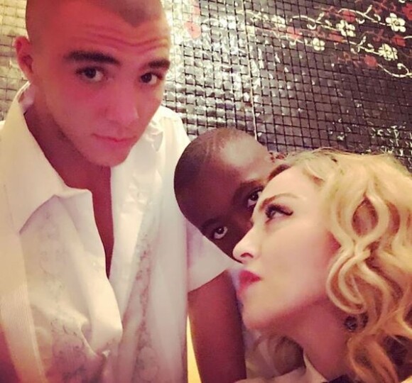Madonna pose avec ses fils Rocco et David, sur Instagram. Septembre 2016.