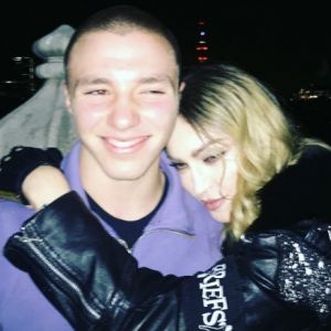 Rocco Ritchie et Madonna à Londres le 17 avril 2016