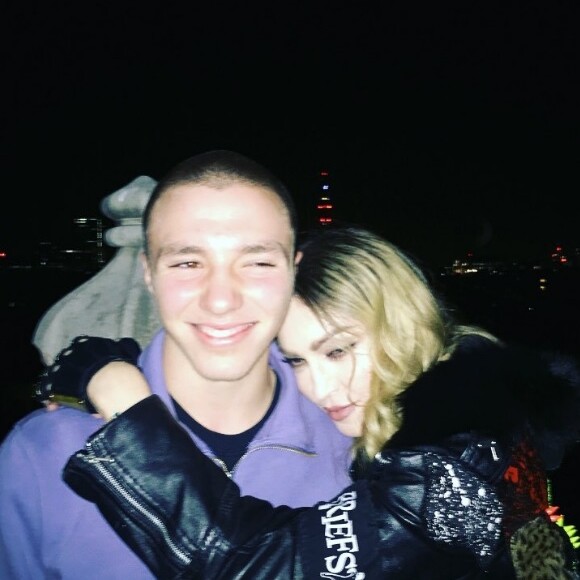 Rocco Ritchie et Madonna à Londres le 17 avril 2016