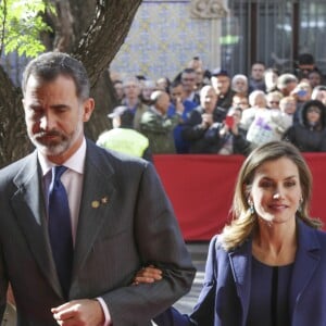 Le roi Felipe VI et la reine Letizia d'Espagne présidaient à la cérémonie des prix Jaime Ier le 24 novembre 2016 à la Loge des marchands à Valence.