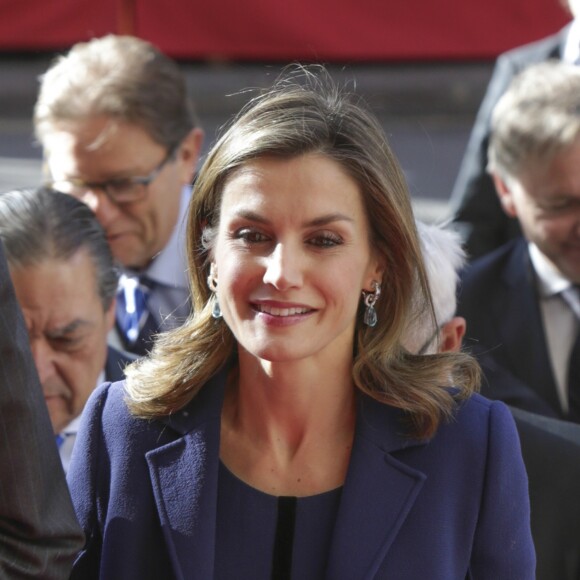 Le roi Felipe VI et la reine Letizia d'Espagne présidaient à la cérémonie des prix Jaime Ier le 24 novembre 2016 à la Loge des marchands à Valence.