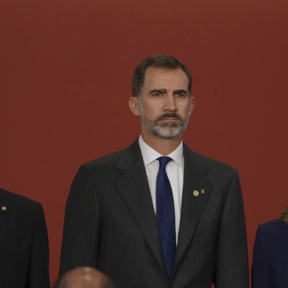 Le roi Felipe VI et la reine Letizia d'Espagne présidaient à la cérémonie des prix Jaime Ier le 24 novembre 2016 à la Loge des marchands à Valence.