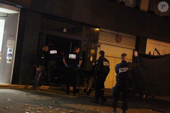 Le célèbre photographe David Hamilton s'est suicidé à son domicile parisien le 25 novembre 2016. Les équipes de la police judiciaire sont venues faire leur enquête et les services funéraires de la mairie de Paris sont venus récupérer le corps du défunt.