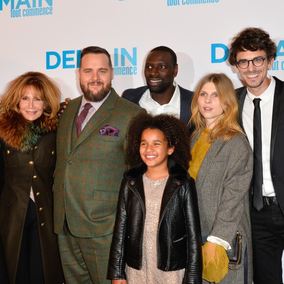 Rob Simonsen, Anna Cottis, Clémentine Célarie, Antoine Bertrand, Gloria Colston, Omar Sy, Clémence Poésy, Hugo Gélin - Avant première du film "Demain tout commence" au Grand Rex à Paris le 28 novembre 2016. © Coadic Guirec/Bestimage