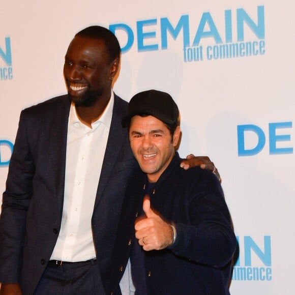 Omar Sy, Jamel Debbouze - Avant première du film "Demain tout commence" au Grand Rex à Paris le 28 novembre 2016. © Coadic Guirec/Bestimage