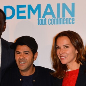 Omar Sy, Jamel Debbouze et sa femme Mélissa Theuriau, Nawel Debbouze (soeur de Jamel Debbouze) - Avant première du film "Demain tout commence" au Grand Rex à Paris le 28 novembre 2016. © Coadic Guirec/Bestimage